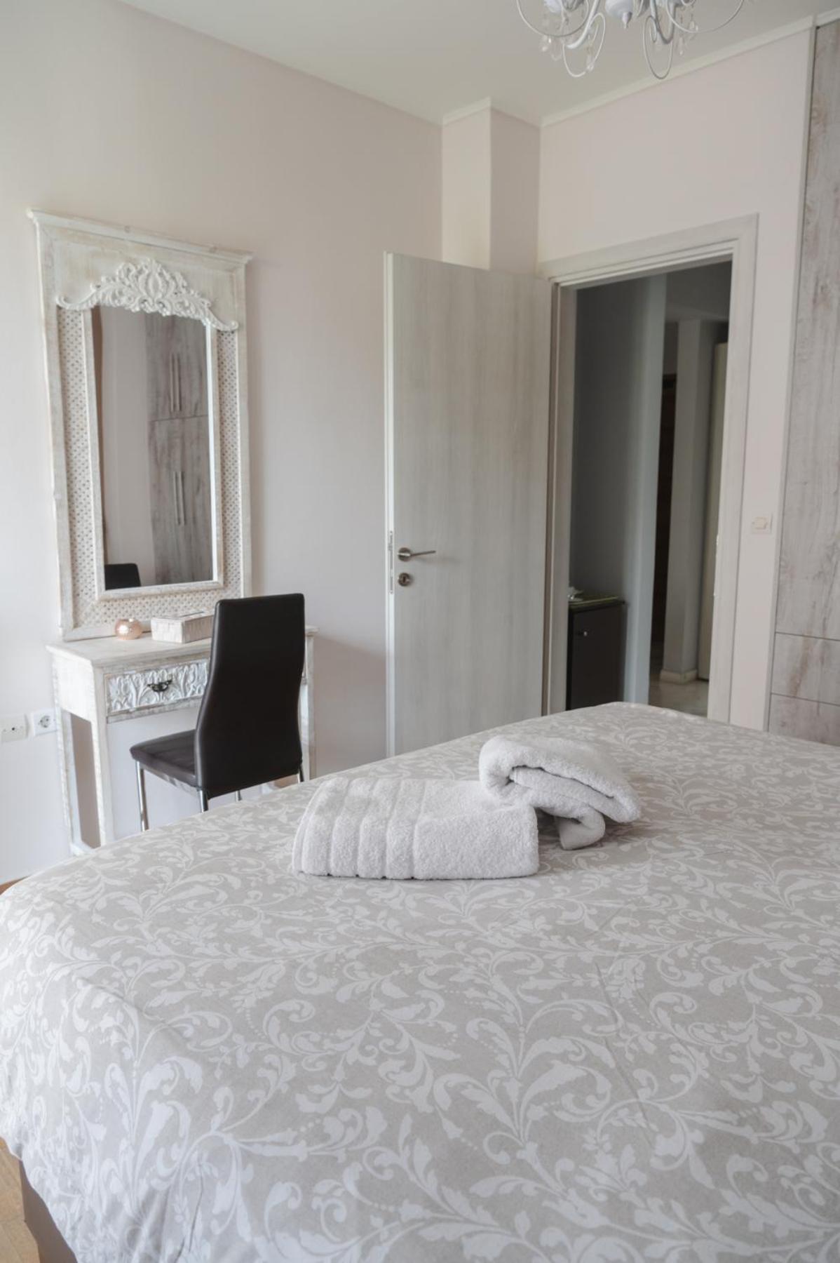 Sea View Apartment Халкида Экстерьер фото